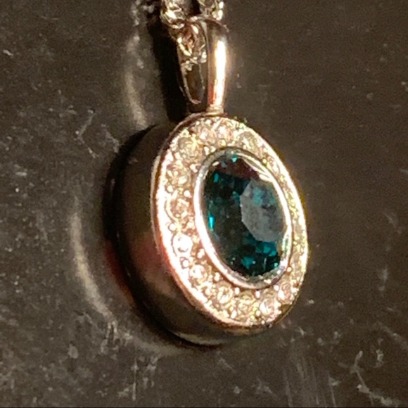 New Swarovski Birthstone Necklace May Emerald - Picture 2 of 6